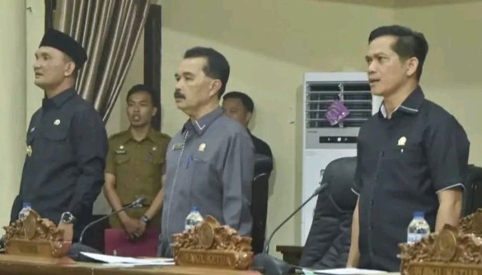 H. Hurmin Menyampaikan LKPJ Tahun Anggaran 2024 di Gedung DPRD Sarolangun