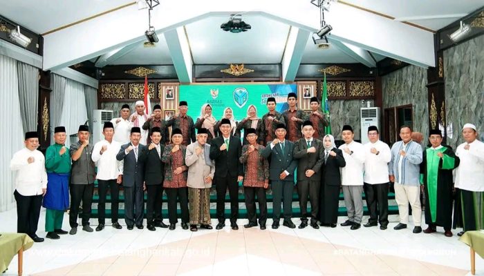 Mhd. Fadhil Arief resmi melantik Pengurus pimpinan Badan Amil Zakat Nasional (Baznas) Kabupaten Batanghari periode 2025-2030