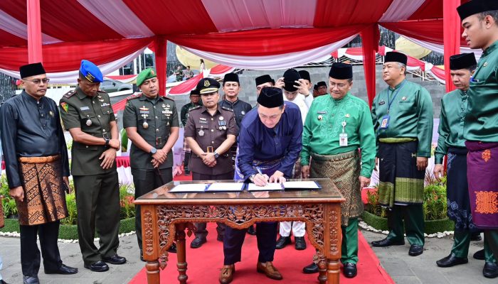 Peringatan HUT Kota Jambi Bersejarah, Maulana Teken MoU Resmikan Bus Listrik Petama di Provinsi Jambi