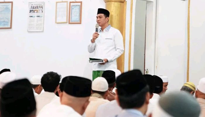 Mhd.Fadhil Arief Bersama Keluarga Melaksanakan Sholat Idul Adha di Masjid Miftahul Huda Kelurahan Rengas Condong
