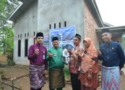 Dr.dr. H. Maulana, M.K.M., Bersama Diza Hazra Aljosha, S.E., M.A, secara resmi melaunching program bantuan Bedah Rumah Tidak Layak Huni (RTLH)