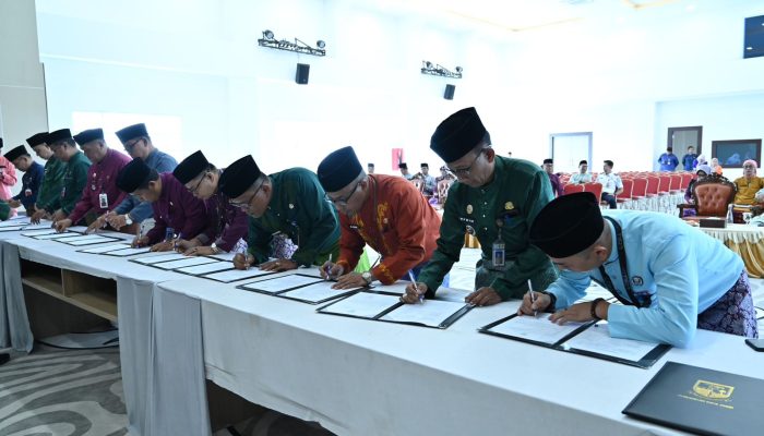 Wali Kota Jambi Dr. dr. H. Maulana, M.K.M., Menandatangani Perjanjian Kinerja Sebagai Bentuk Komitmen Dalam Menjalankan Tugas Pemerintahan