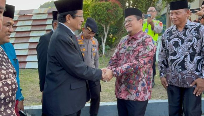 Walikota Jambi, Dr. H. Maulana Sambut Kedatangan Menteri Agama RI, Dr. H. Nasaruddin Umar, di Bandara Sultan Thaha Syaifuddin Jambi