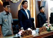 Ketua DPRD Rahmat Hasrofi Hadiri Rapat Paripurna Dewan Perwakilan Rakyat Daerah Dalam Rangka Penandatangan Berita Acara Nota Kesepakatan Antara Ketua DPRD dan Bupati Batang Hari