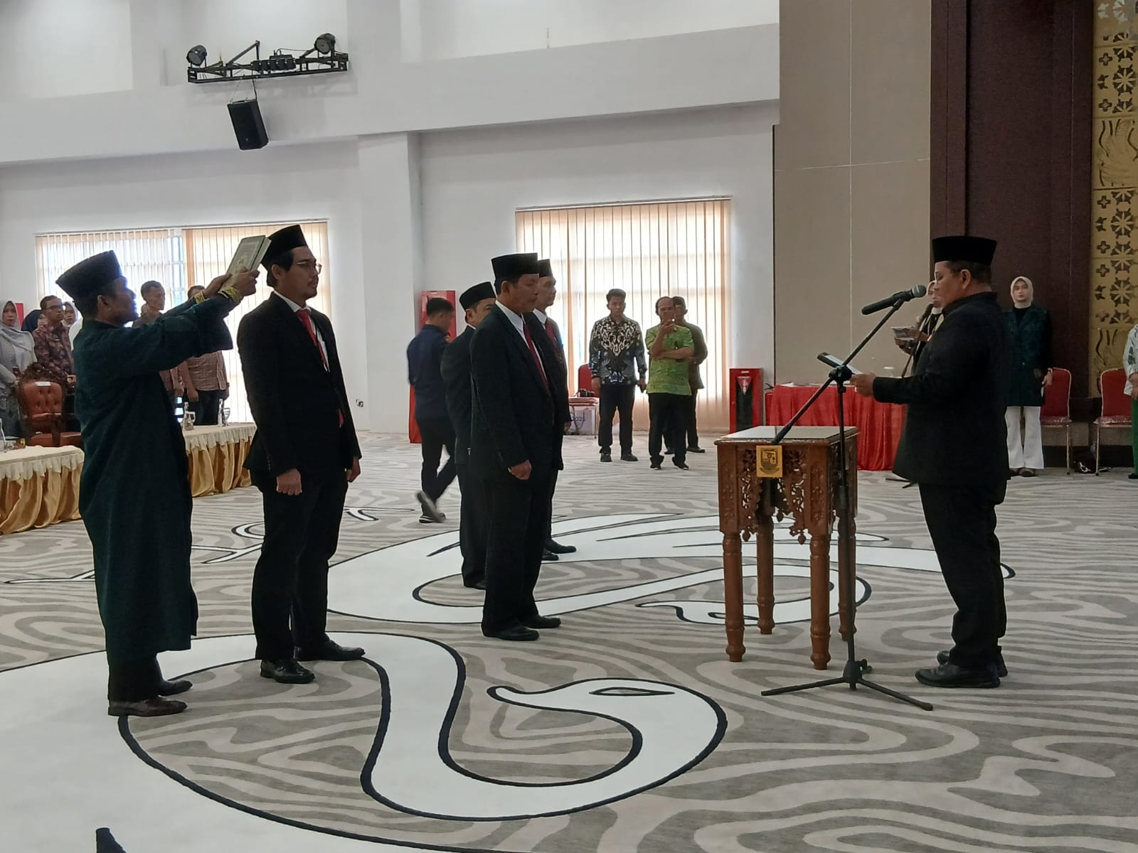 Wali Kota Jambi Dr. Maulana, Resmi Melantik Jajaran Direksi dan Manajer Baru PT Siginjai Sakti