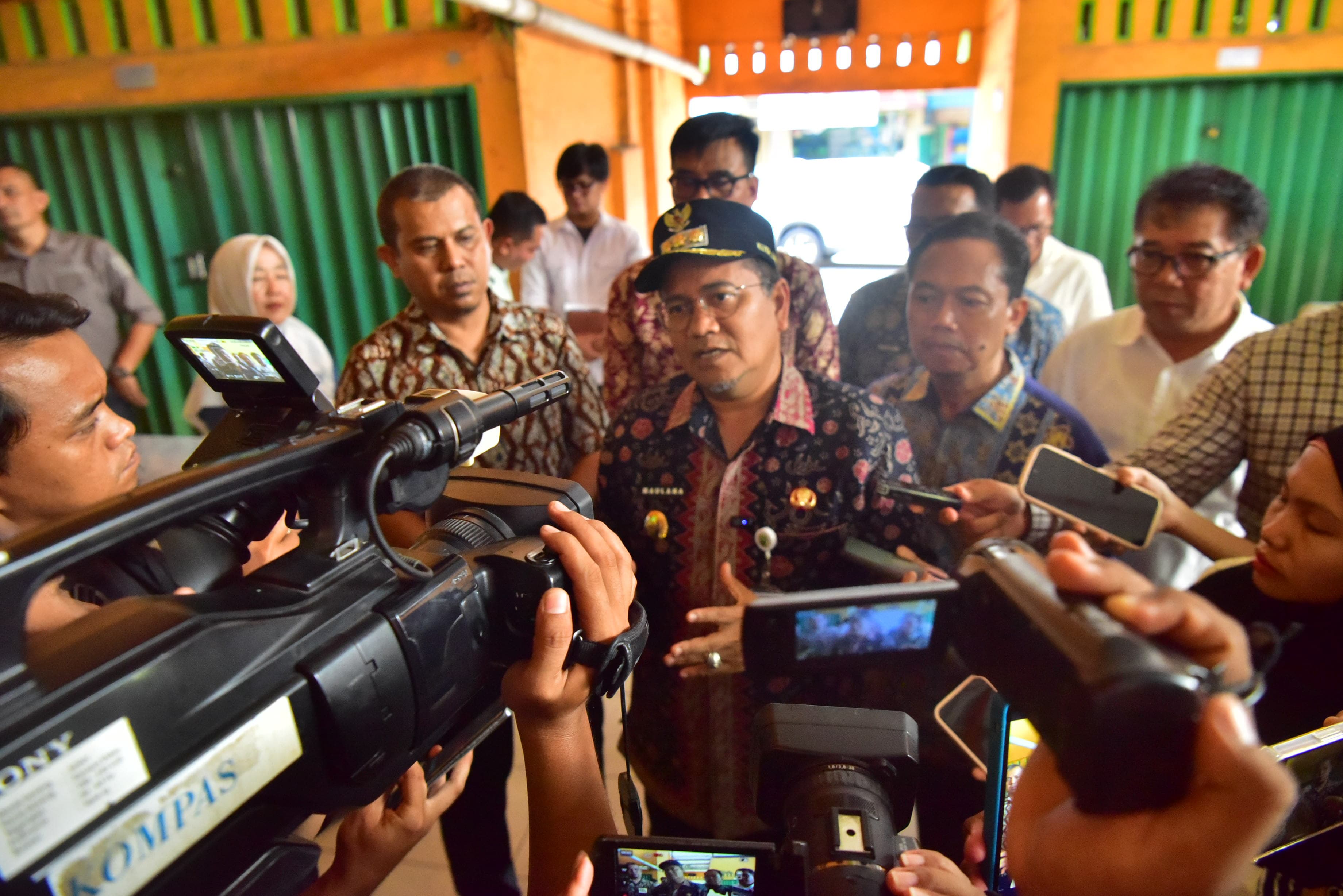Wali Kota Jambi, Dr. Maulana, Meninjau Langsung Aktivitas Perdagangan di Pasar TAC, Kota Jambi
