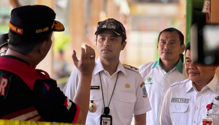 Wakil Wali Kota Jambi, Diza Hazra Aljosha, Meninjau Langsung SMP Negeri 20 Kota Jambi yang Mengalami Kebakaran