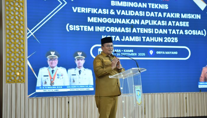 Wali Kota Jambi, Dr. Maulana, Membuka Langsung Bimbingan Teknis Verval Data Fakir Miskin