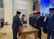 Walikota Jambi Dr. Maulana,  Melantik Forum Komunikasi RT Kota Jambi Periode 2025-2028