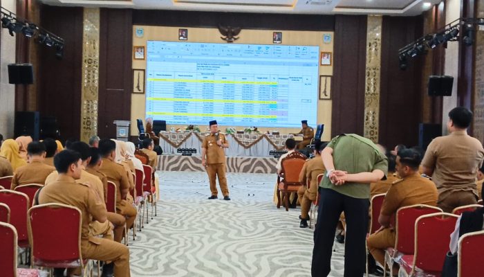 Wali Kota Jambi, Dr. Maulana,  Meminta Kepada Petugas Pajak Untuk Menerima Warga Yang Ingin Membayar Pajak