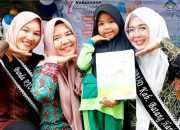 Bunda Zulva Fadhil membelah derasnya aliran Sungai Batanghari Demi Pendidikan Anak