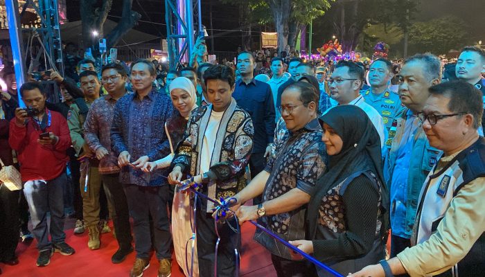 Karnaval Angso Duo Meriahkan Area Tugu Keris Jambi