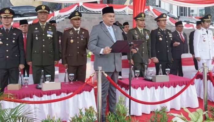 Ketua DPRD Kota Jambi Bacakan Teks Proklamasi Pada Upacara HUT ke-80 RI di Balai Kota Jambi