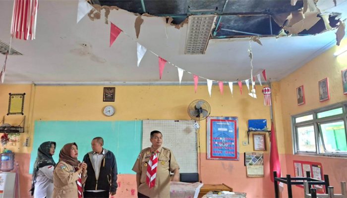 Ketua DPRD Kota Jambi Tinjau Kelas Rusak di SMPN 7 Kota Jambi