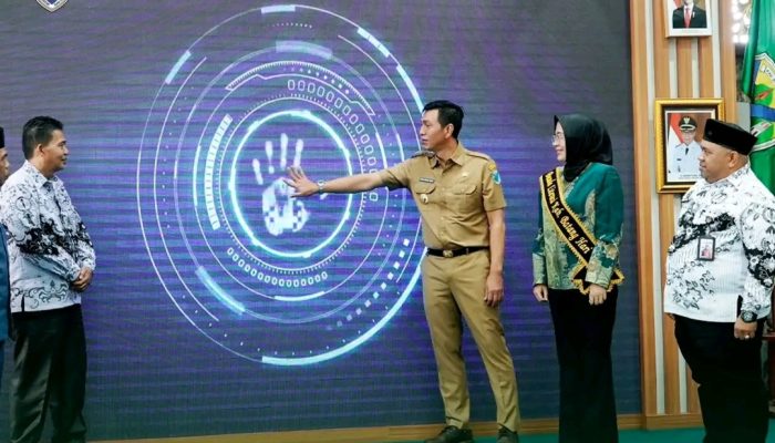 Bupati Mhd. Fadhil Arief, Membuka Secara Langsung Launching Aplikasi SRIKANDI ‎di Lingkungan Pemerintah Kabupaten Batang Hari
