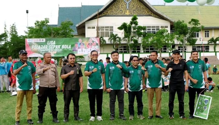 Asisten I Setda Batang Hari M.Rifai’ Membuka Turnamen Sepak Bola Pelajar Se-Kabupaten Batang Hari