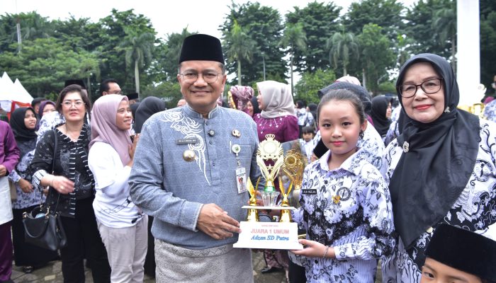 Wali Kota Jambi, Dr. Maulana, Menggelar Upacara Peringati Hari Guru Nasional dan HUT Persatuan Guru Republik Indonesia (PGRI) ke-80 Tahun 2025