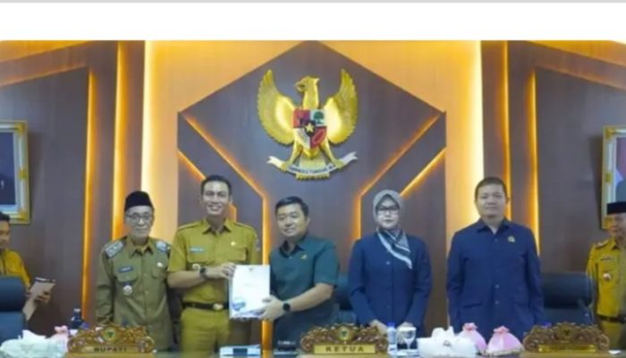Rapat Paripurna, DPRD Batang Hari Gelar Penyampaian Nota Pengantar RAPBD 2026 dan 3 Ranperda