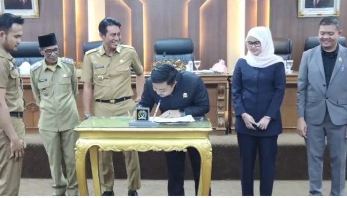 Rapat Paripurna DPRD Batang Hari, Teken Nota Kesepakatan KUA-PPAS Tahun Anggaran 2026