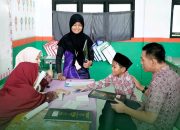 Gerakan Ayah Mengambil Rapor Anak Ke Sekolah (GEMAR), Bupati Mhd Fadhil Arief Sempatkan Ambil Rapor Putra-Putrinya
