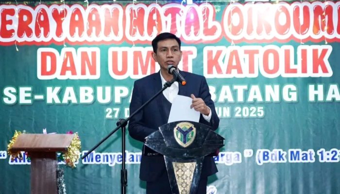 Bupati Batang Hari Mhd. Fadhil Arief Menghadiri Acara Perayaan Natal Tahun 2025