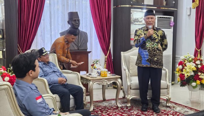 Wali Kota Jambi Tinjau Langsung Pengungsian di Padang, Serahkan Bantuan Kemanusiaan Rp200 Juta untuk Sumbar