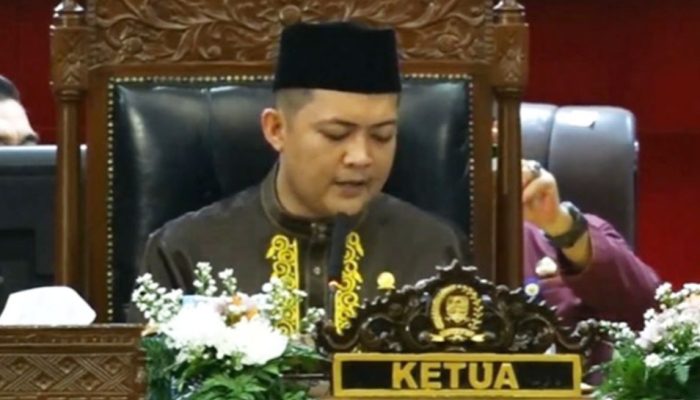 Bupati Batang Hari Mhd. Fadhil Arief Beserta Ketua TP. PKK Kab. Batang Hari Ibu Zulva Fadhil Menghadiri Rapat Paripurna DPRD Propinsi Jambi