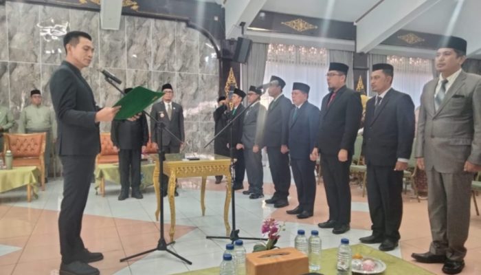 Bupati Batang Hari Mhd. Fadhil Arief, Resmi melantik Empat Pejabat Peraih Nilai Tertinggi dan Pejabat Administrator 