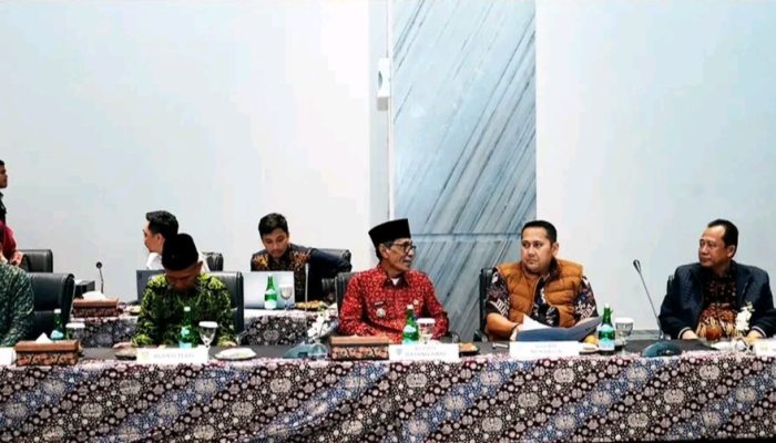Wakil Bupati H. Bakhtiar, SP, Menghadiri Rapat Umum Pemegang Saham (RUPS) Luar Biasa PT Bank Pembangunan Daerah (BPD) Jambi