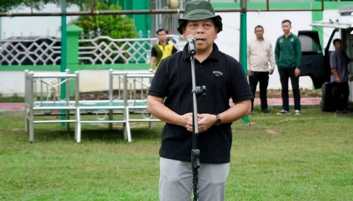 Wujudkan Lingkungan Asri Sekda Batang Hari Pimpin Aksi Gotong Royong di Alun-Alun Muara Bulian