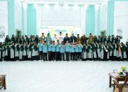 Bupati Batang Hari Mhd Fadhil Arief Bersama Ketua TP-PKK Kabupaten Batang Hari Ibu Zulva Fadhil menghadiri Wisuda Tahfizh SIT Aulia Tahun 2026