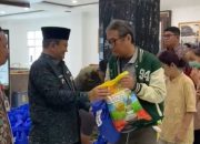 Sambut Imlek 2026, Wali Kota Maulana Serahkan 400 Paket Sembako untuk Komunitas Tionghoa