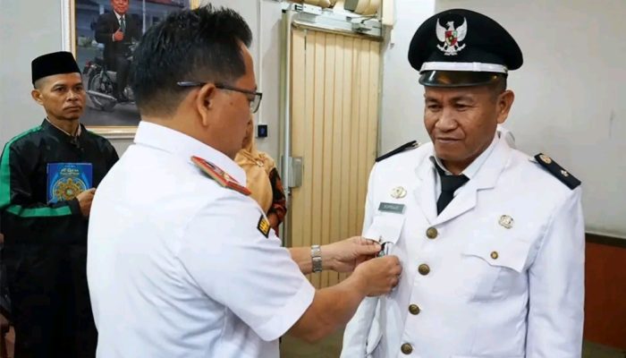 Sekda Mula P. Rambe, Sos, MH, Melantik Supriadi Sebagai Plt. Kades Benteng Rendah Kecamatan Mersam