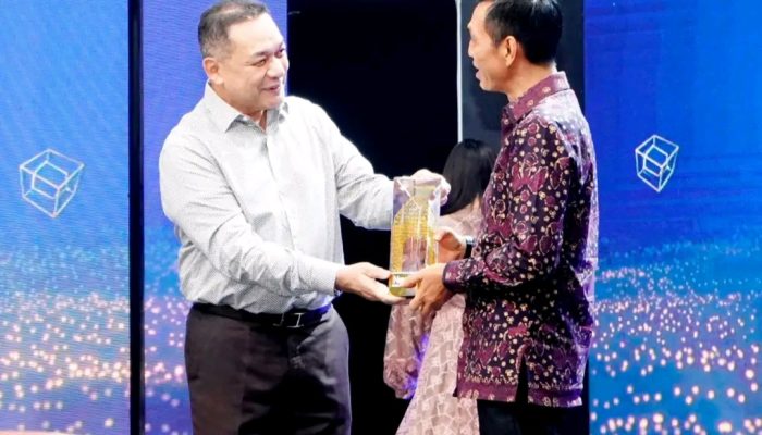 Bupati Mhd. Fadhil Arief, Raih Penghargaan Cahaya Hati Award 2026