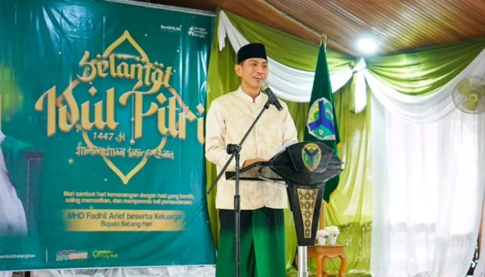 Bupati Batang Hari  Bersama Pemerintah Desa Halal Bihalal di Serambi Rumah Dinas