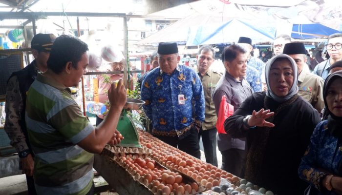Sekda Budhi Bersama Bapanas Turun ke Pasar Sengeti, Pastikan Harga Pangan Tak Melonjak