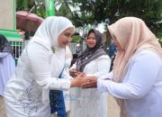 Ririn Novianty Lantik Pengurus BKMT Sungai Gelam