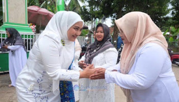 Ririn Novianty Lantik Pengurus BKMT Sungai Gelam