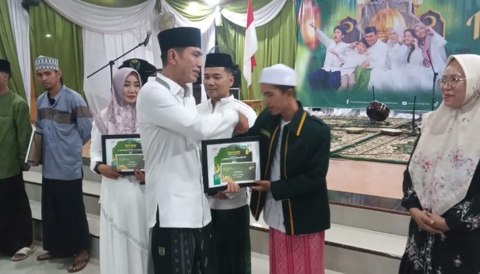 Mhd. Fadhil Arief, Menyerahkan Hadiah Pemenang  semarak Ramadhan Batang Hari Super Tangguh 2026 M./1447 H