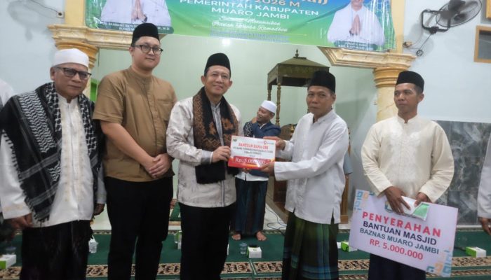 Bupati Muaro Jambi Gelar Safari Ramadan di Sungai Gelam, Salurkan Bantuan untuk Masjid