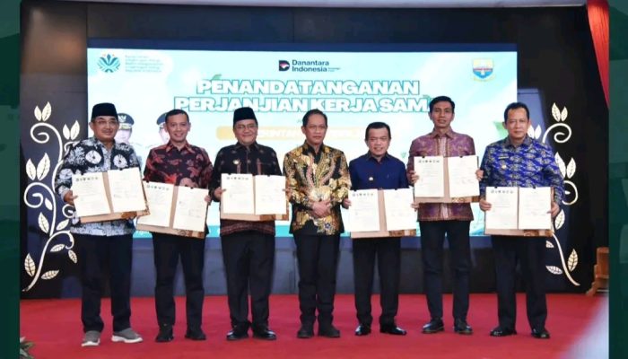 Mhd. Fadhil Arief Menghadiri Acara Penandatangan Perjanjian Kerja Sama Pemerintah Propinsi dan Kabupaten/Kota