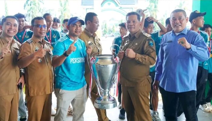 Asri Yonalsyah Menyambut Kedatangan Skuadra Persebri di Kantor Bupati Batang Hari
