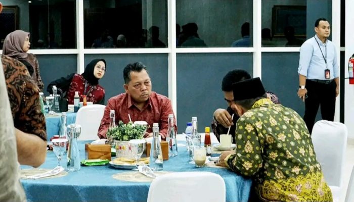 Sekda Batang Hari Menghadiri Rapat Umum Pemegang Saham Luar Biasa (RUPS LB) PT Bank Pembangunan Daerah Jambi