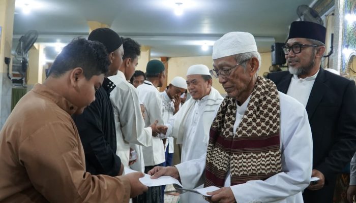 Safari Subuh di Masjid Raya Magat Sari, Gubernur Al Haris Ingatkan Warga Hadapi Kemarau dan Bijak Gunakan BBM