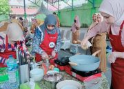 Diza Hazra Nilai Langsung Lomba Masak Peringatan Hari Kartini, 12 Tim Adu Cepat dan Kreatif