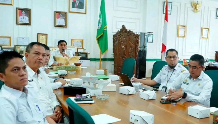 Bupati Batang Hari Mhd. Fadhil Arief mengikuti kegiatan REBOAN: Rembuk dan Bincang-Bincang Otonomi Daerah secara daring (zoom meeting) 