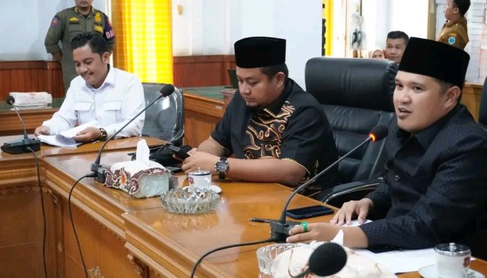 Ketua Komisi II, Sukron, S.P Pimpin Rapat Gelar RDP Khusus Lahan Suku Anak Dalam di Sialang Pungguk