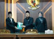 DPRD Gelar Rapat Paripurna Penyanpaian LKPJ Bupati Batang Hari Tahun Anggaran 2025