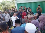 Gubernur Jambi Al Haris Tinjau dan Serahkan Bantuan Korban Terdampak Banjir Kabupaten Sarolangun 