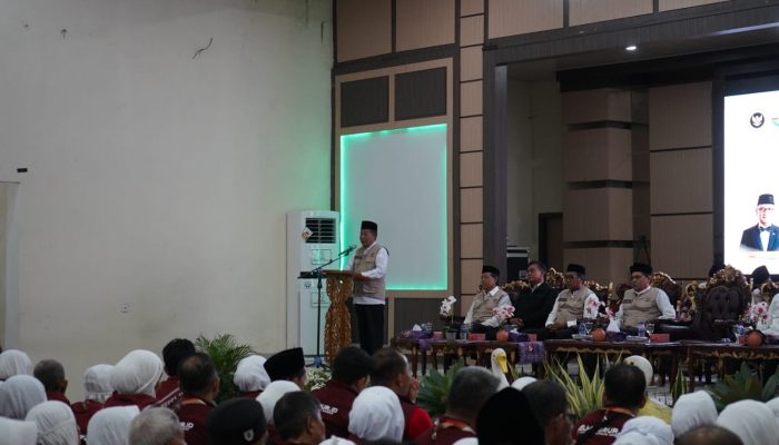 Wagub Sani Lepas 442 JCH Kloter BTH 22 Provinsi Jambi, Doakan Keselamatan dan Keberkahan Bagi Keluarga dan Daerah